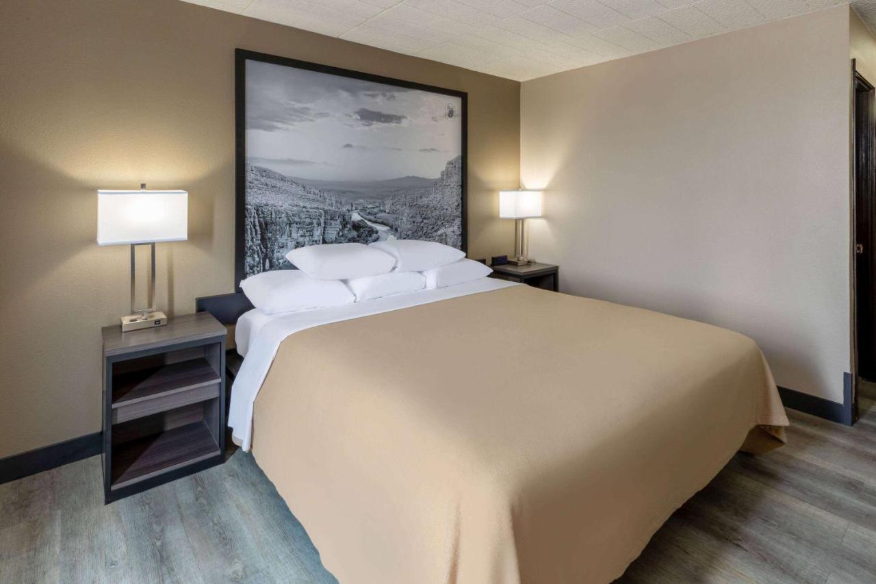Super 8 By Wyndham Laredo Hotel Ngoại thất bức ảnh