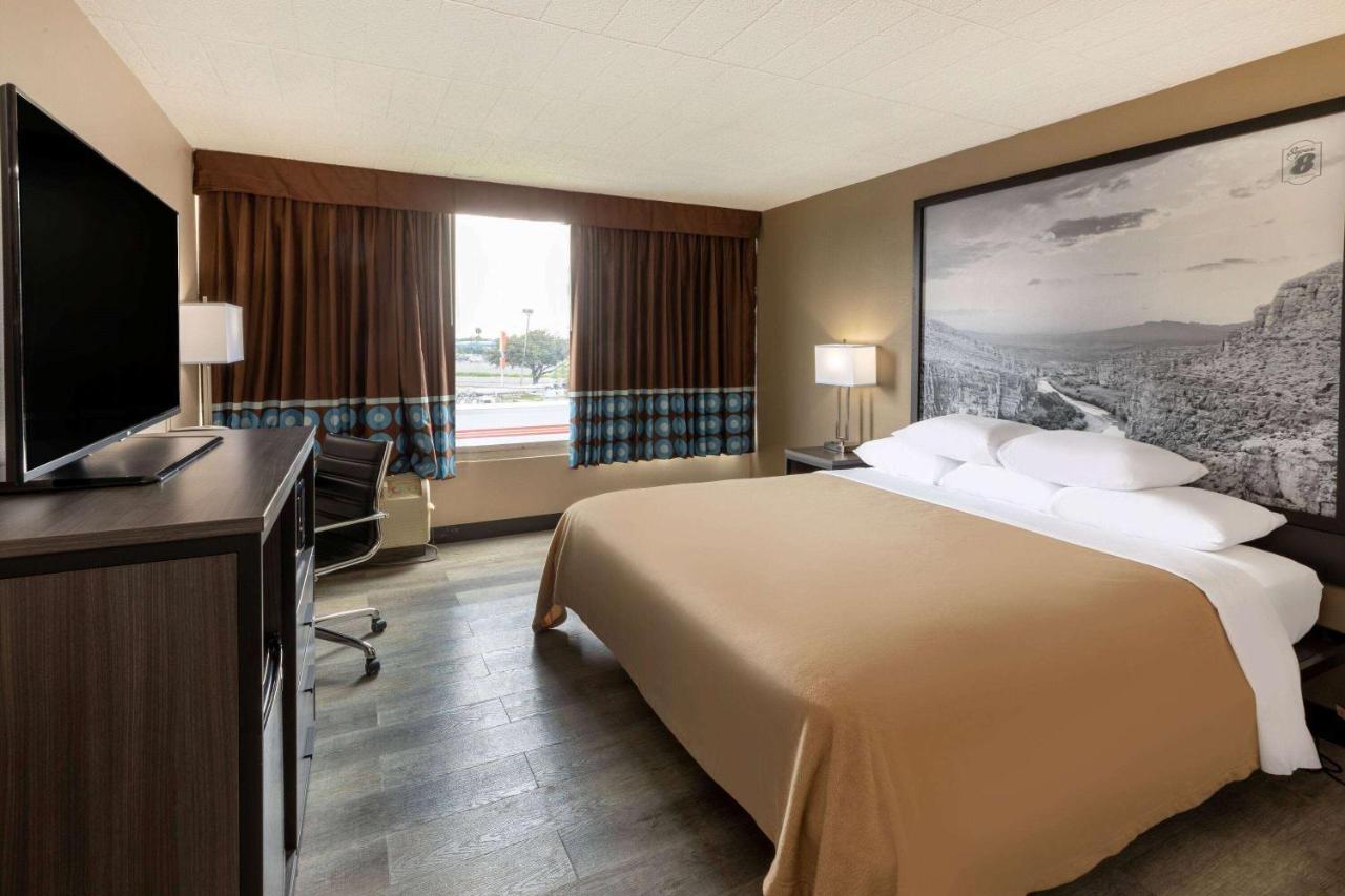 Super 8 By Wyndham Laredo Hotel Ngoại thất bức ảnh