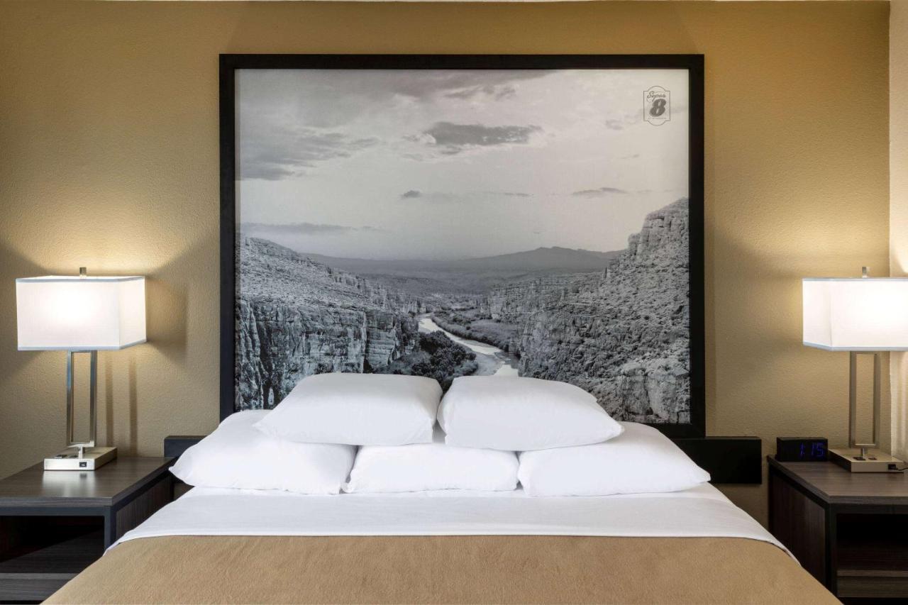 Super 8 By Wyndham Laredo Hotel Ngoại thất bức ảnh