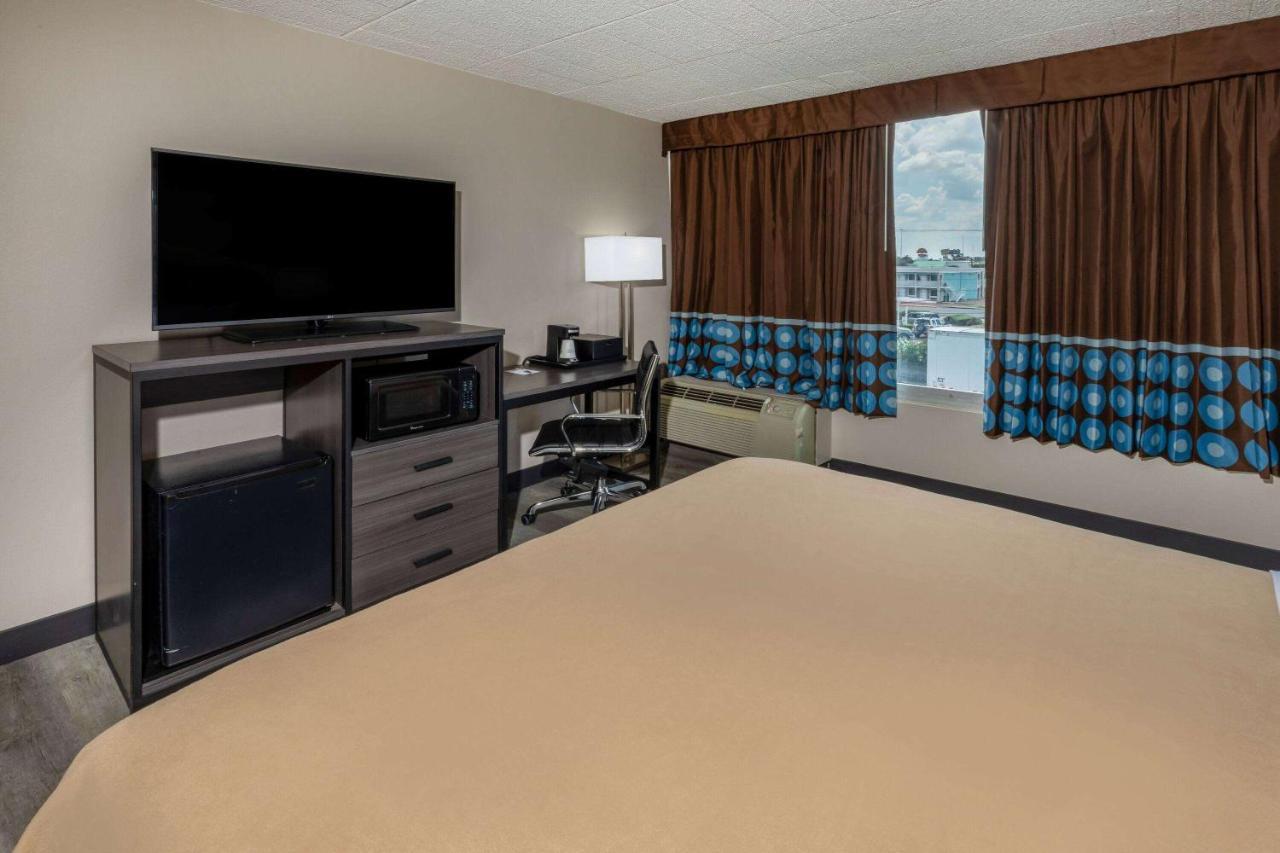 Super 8 By Wyndham Laredo Hotel Ngoại thất bức ảnh